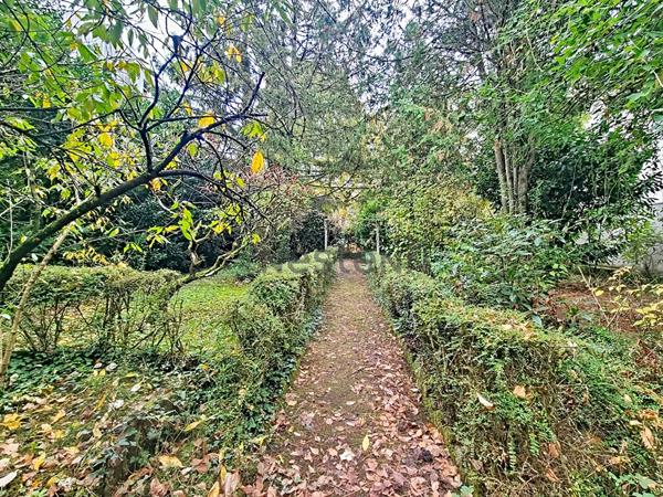 TOURS NORD - MONTCONSEIL - Maison à rénover 5 pièces 89 m² avec 4 chambres, jardin et garage