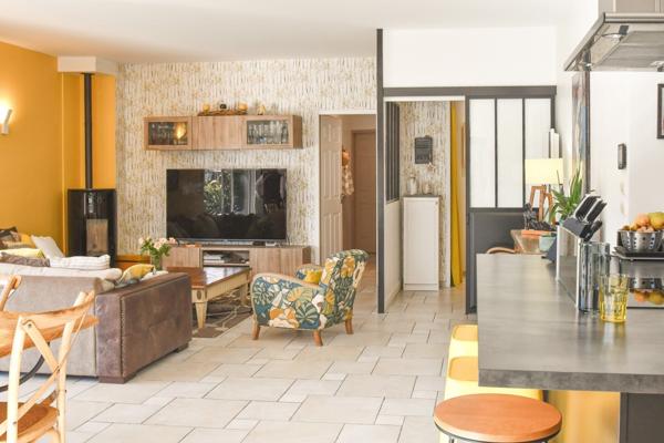 Maison de 145m² 5 ch/ terrain 815m²/ piscine/ calme 757 000 € H.A.I.*