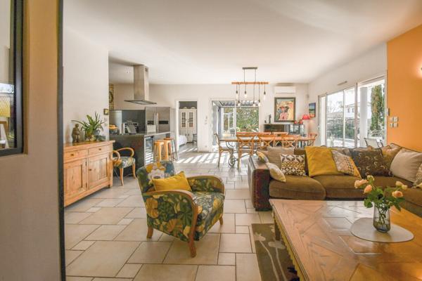 Maison de 145m² 5 ch/ terrain 815m²/ piscine/ calme 757 000 € H.A.I.*