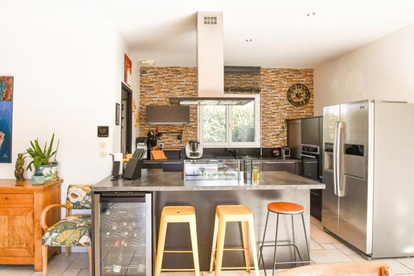 Maison de 145m² 5 ch/ terrain 815m²/ piscine/ calme 757 000 € H.A.I.*