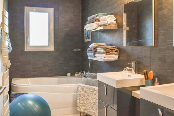 Maison de 145m² 5 ch/ terrain 815m²/ piscine/ calme 757 000 € H.A.I.*