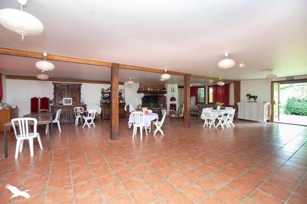 Maison à vendre 830 000 € Clermont-le-Fort 10 p 430 m² DPE D
