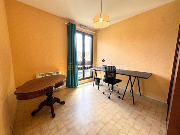 Location
                Appartement95,7 m² - 5 Pièces -
                    CHAMALIERES (63400)