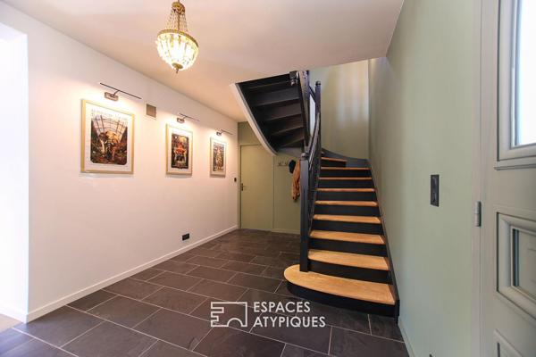 Maison contemporaine avec piscine et dépendance en bord de mer