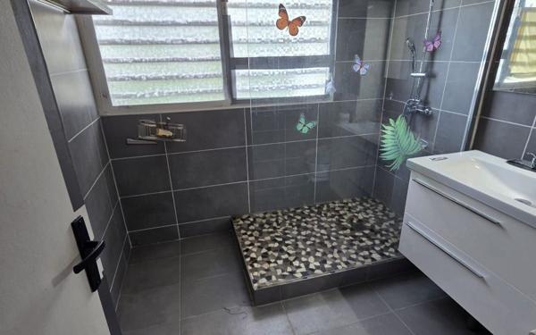 Appartement à vendre    5 pièces • 169,46 m2 Le Gosier