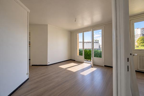 Appartement
         3 pièces
        - 40 m² 198 000 € *
