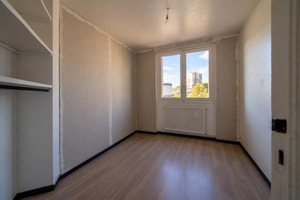 Appartement
         3 pièces
        - 40 m² 198 000 € *