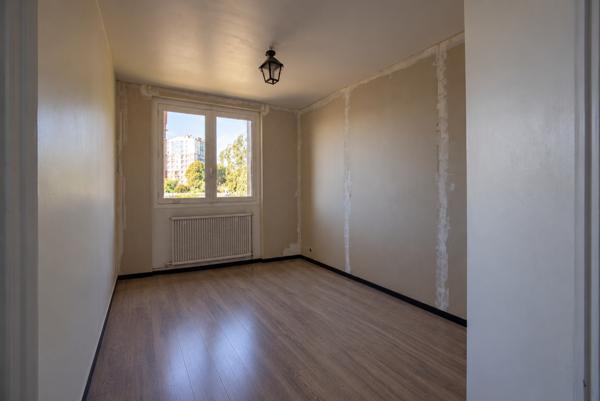 Appartement
         3 pièces
        - 40 m² 198 000 € *