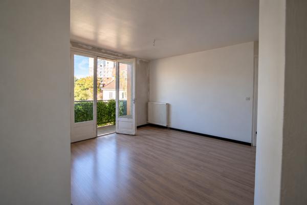 Appartement
         3 pièces
        - 40 m² 198 000 € *