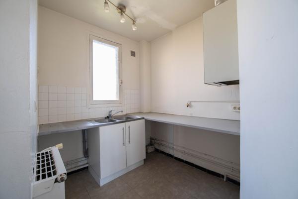 Appartement
         3 pièces
        - 40 m² 198 000 € *