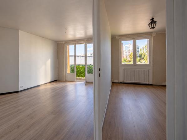 Appartement
         3 pièces
        - 40 m² 198 000 € *
