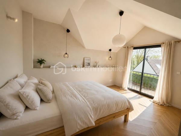 Venez découvrir cette superbe maison familiale de 144 m² habitables, construite en 2023 avec des matériaux de qualité et implantée sur un terrain de 337 m², au calme dans une impasse et proche forêt!

Dès l’entrée, vous serez séduits par ses beaux volumes et sa LUMINOSITÉ.
 Le rez-de-chaussée offre un vaste séjour avec salle à manger exposée sud, bénéficiant d’un ensoleillement optimal tout au long de la journée. 
La cuisine moderne, entièrement aménagée et équipée, s’intègre parfaitement à cet espace de vie convivial. 
Une chambre ainsi qu’une salle d’eau avec WC complètent ce niveau, offrant un confort appréciable au quotidien.

À l’étage, vous découvrirez quatre belles chambres non mansardées, dont une agréable suite parentale avec dressing et salle d’eau privative. 
Une salle de bains avec WC ainsi qu’une buanderie viennent compléter cet espace nuit parfaitement pensé pour une famille.

À l’extérieur, le jardin vous permettra de créer un véritable espace de détente selon vos envies.
 Un carport récemment installé vous permettra de stationner votre véhicule à l’abri et en toute simplicité.

Côté prestations, la maison est équipée d’une chaudière au gaz avec chauffage au sol sur les 2 niveaux, garantissant un excellent confort thermique et économique tout au long de l’année.
Fenêtres double-vitrage et volets électriques partout pilotable à distance.

Une maison récente, lumineuse et fonctionnelle, idéale pour une famille à la recherche de confort et de tranquillité.

Contactez-nous dès maintenant pour obtenir plus d’informations ou organiser une visite.