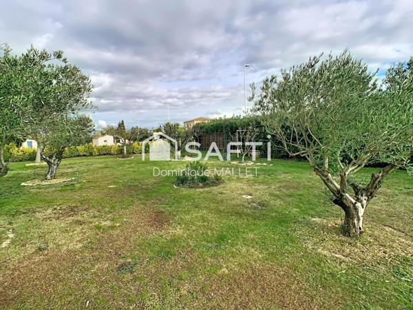 Villa de plain-pied avec piscine et vaste sous-sol