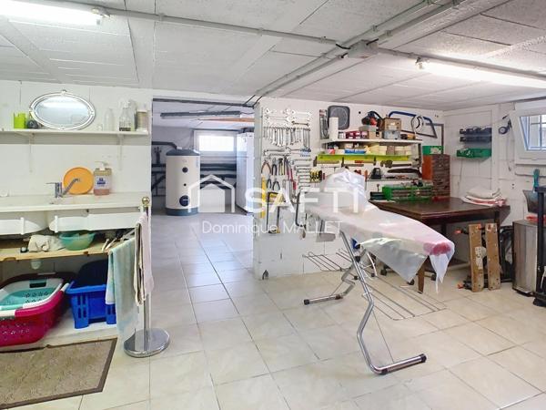 Villa de plain-pied avec piscine et vaste sous-sol