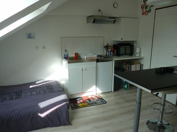 STUDIO MEUBLE EN RESIDENCE