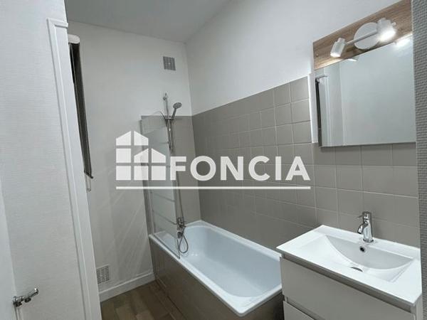 Location Appartement 3 pièces 56.08 m² - 1er ETAGE - PORTE 2 Niort 79000