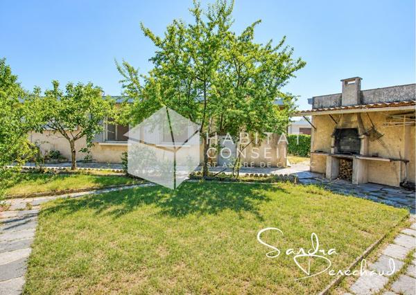 Sainte-Eulalie – Une maison 3 chambres à réinventer avec grands garages et jardin paysagé