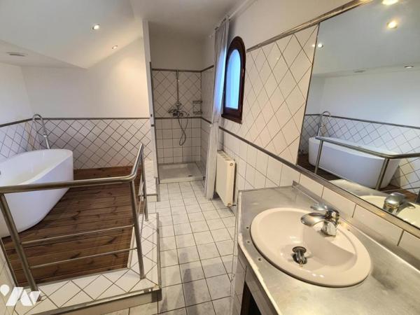 St PAUL 3 CHX - Villa 5 Chambres avec Piscine.