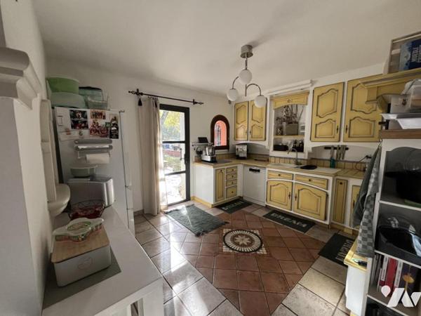 SAINT-PAUL-TROIS-CHATEAUX - VILLA D'ENV. 220 M² 