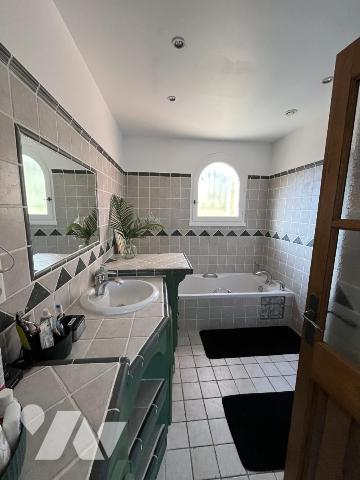 SAINT-PAUL-TROIS-CHATEAUX - VILLA D'ENV. 220 M² 