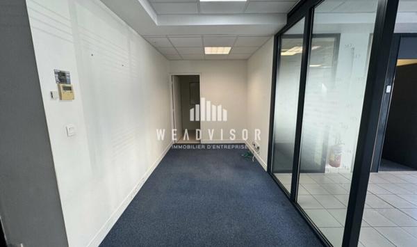 A VENDRE : LOCAL COMMERCIAL D'ANGLE DE 139,44 M² AVEC CAVE EN SOUS SOL DE 33,39 M²