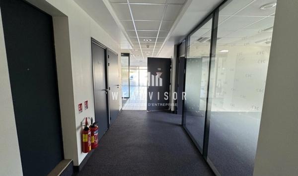 A VENDRE : LOCAL COMMERCIAL D'ANGLE DE 139,44 M² AVEC CAVE EN SOUS SOL DE 33,39 M²
