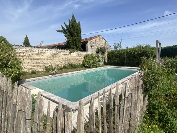 Rouillac (16170) CHARENTAISE 4 CHAMBRES, PISCINE ET JARDIN