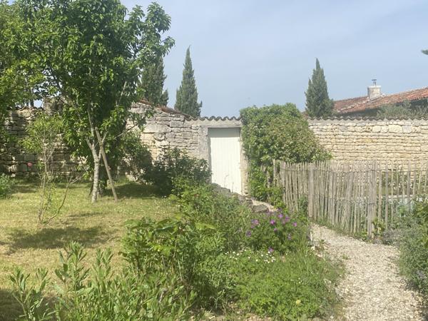 Rouillac (16170) CHARENTAISE 4 CHAMBRES, PISCINE ET JARDIN