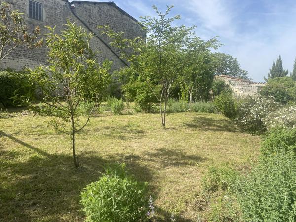 Rouillac (16170) CHARENTAISE 4 CHAMBRES, PISCINE ET JARDIN