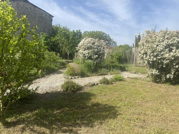 Rouillac (16170) CHARENTAISE 4 CHAMBRES, PISCINE ET JARDIN