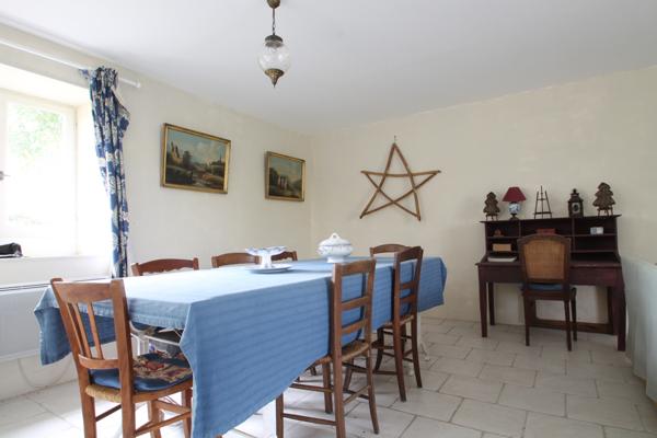 Rouillac (16170) CHARENTAISE 4 CHAMBRES, PISCINE ET JARDIN