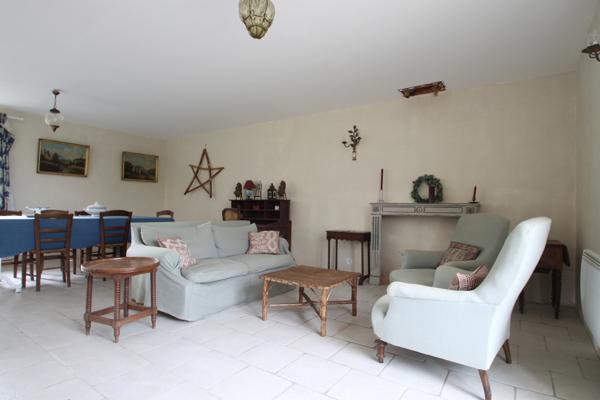 Rouillac (16170) CHARENTAISE 4 CHAMBRES, PISCINE ET JARDIN