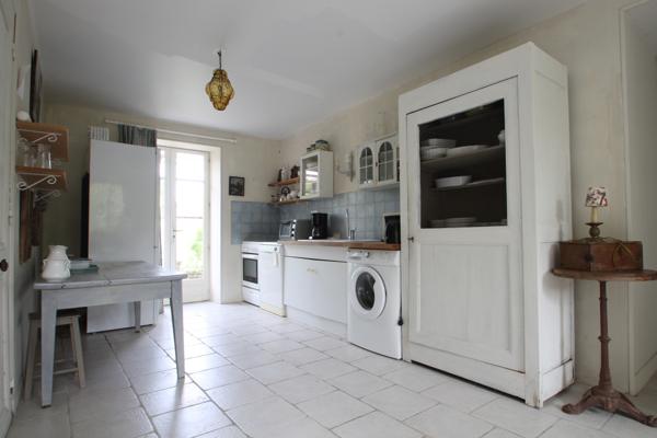 Rouillac (16170) CHARENTAISE 4 CHAMBRES, PISCINE ET JARDIN