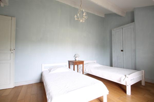 Rouillac (16170) CHARENTAISE 4 CHAMBRES, PISCINE ET JARDIN