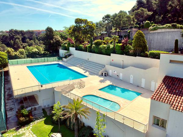 MOUGINS LE HAUT / COUP DE COEUR / STYLE ARCHITECTE