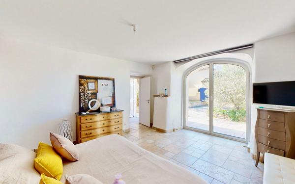 Maison à vendre    25 pièces •  Grospierres