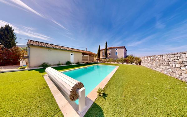 Maison à vendre    25 pièces •  Grospierres