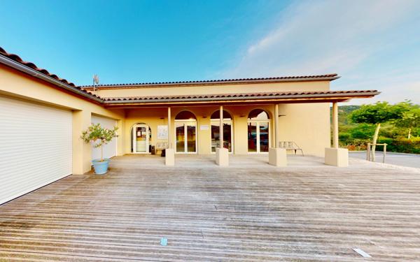 Maison à vendre    25 pièces •  Grospierres