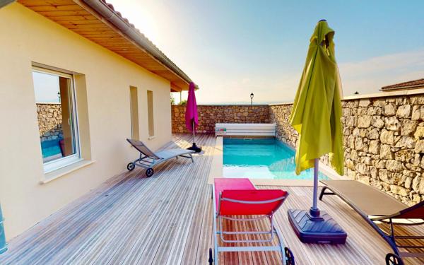 Maison à vendre    25 pièces •  Grospierres