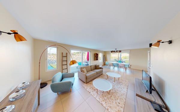 Maison à vendre    25 pièces •  Grospierres