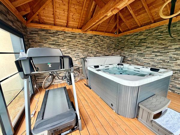 DOMAINE comprenant 2 MAISONS D'ARCHITECTE SPA intérieur , Le mele sur sarthe