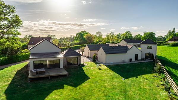 DOMAINE comprenant 2 MAISONS D'ARCHITECTE SPA intérieur , Le mele sur sarthe