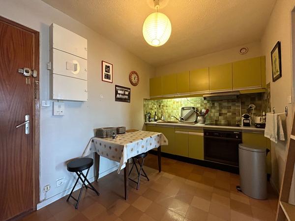 A vendre, centre ville de PERIGUEUX, bel Appartement type 2 avec TERRASSE, cave et PARKING privatif !