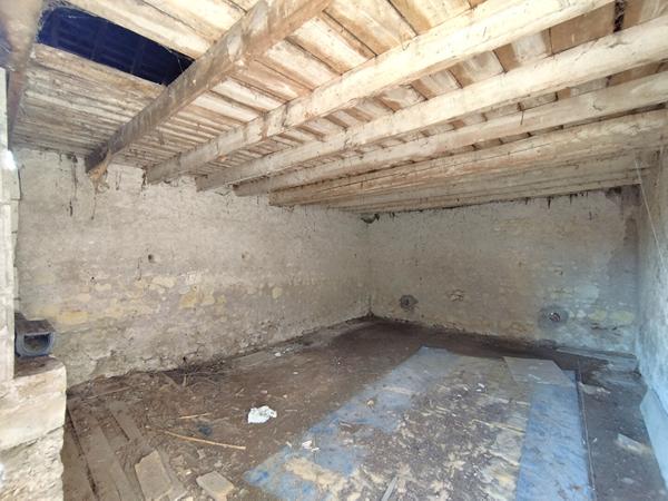 Terrain constructible avec grange à La Ville Aux Dames proche, Gare TGV, Fil Bleu, écoles, commerces, Tours, tram