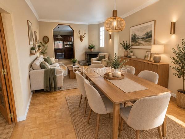 À seulement 7mn à pied  des bords de Marne, découvrez cette maison familiale de 105 m² habitables, située dans un environnement résidentiel recherché pour son calme et sa qualité de vie.

Édifiée sur un terrain arboré de 516 m², cette maison offre un cadre agréable et de beaux espaces à réinventer. Elle séduira les acquéreurs à la recherche d'un bien bénéficiant d'un emplacement privilégié et d'un véritable potentiel de rénovation.

Dès l'entrée, la maison dévoile une distribution agréable et fonctionnelle.

Le rez-de-chaussée accueille un bel espace de vie avec un double séjour, chaleureux et convivial, ainsi qu'une pièce attenante pouvant être aménagée selon vos envies : coin lecture, bibliothèque, bureau ou espace détente.

La cuisine indépendante, aménagée et équipée, communique facilement avec l'entrée et le séjour.

Ce niveau bénéficie également d'une chambre, accompagnée de sa salle d'eau avec WC, permettant notamment d'envisager une vie de plain-pied. Un WC indépendant complète l'ensemble.

À l'étage, un palier dessert deux chambres, un espace de rangement ainsi qu'une salle de bains.

À l'extérieur, vous profiterez d'un jardin arboré de 516 m², véritable espace de respiration au cœur d'un quartier résidentiel calme. Un garage ainsi qu'une dépendance comprenant actuellement la buanderie et la chaufferie viennent compléter la propriété.

Un emplacement privilégié

L'un des principaux atouts de cette maison réside dans son environnement : les bords de Marne sont accessibles à seulement 7mn à pied. Promenades, nature et moments de détente sont ainsi à portée de pas, tout en conservant la proximité des services et commodités.

Un beau potentiel à révéler

La maison nécessite aujourd'hui un rafraîchissement ainsi que des travaux de rénovation, mais elle dispose d'une configuration intéressante, d'une belle surface de terrain et d'un emplacement particulièrement recherché.

L'occasion de créer progressivement une maison à votre image, dans un cadre de vie paisible et privilégié.

105 m² habitables • 3 chambres • terrain arboré de 516 m² • garage • dépendance • 7mn à pied des bords de Marne. 

Une maison à découvrir pour son emplacement, son jardin et tout le potentiel qu'elle offre.