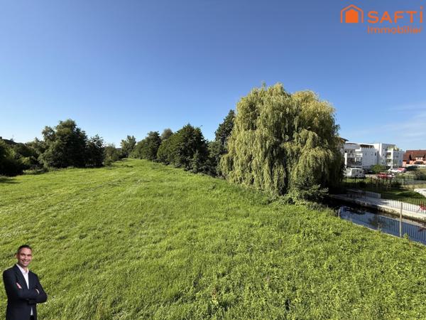 Superbe appartement de 4 pièces disposant d'une terrasse, d'un jardin, d'un double garage et de 2 places de stationnement privées !