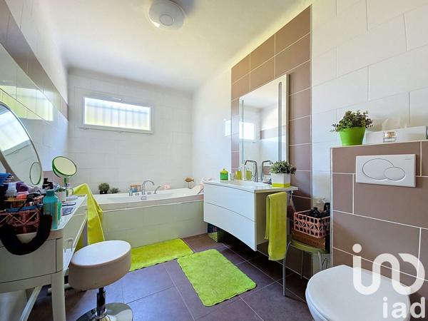 Maison 8 pièces de 190 m² à La Chapelle-des-Fougeretz (35520)