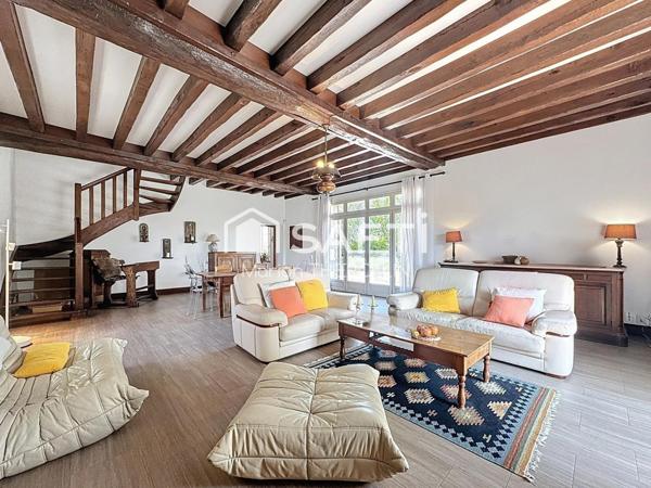 Opportunité rare pour cette propriété constituée de 2 habitations dans un secteur calme