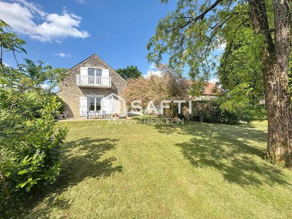 Opportunité rare pour cette propriété constituée de 2 habitations dans un secteur calme