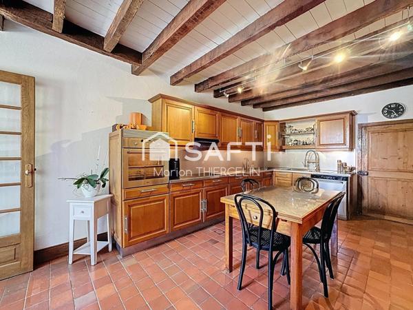 Opportunité rare pour cette propriété constituée de 2 habitations dans un secteur calme